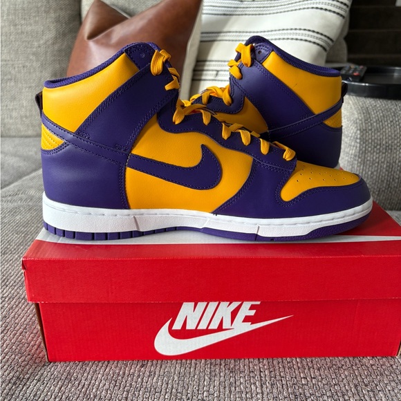 Mens Nike Lakers High Dunks - Picture 6 of 8